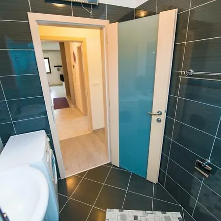 Διαμέρισμα In With Terrace, Air Condition, Wifi, Washing Machine Bibinje