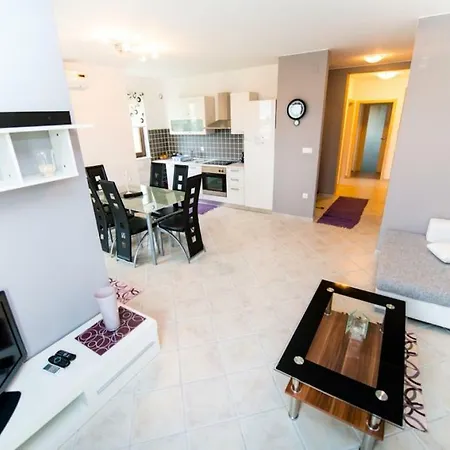 In With Terrace, Air Condition, Wifi, Washing Machine