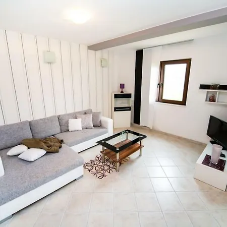 Διαμέρισμα In With Terrace, Air Condition, Wifi, Washing Machine Bibinje