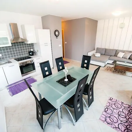 In With Terrace, Air Condition, Wifi, Washing Machine Bibinje